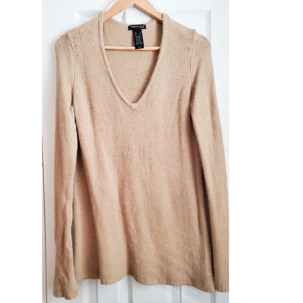 Kenneth Cole Vneck tan sweater size S